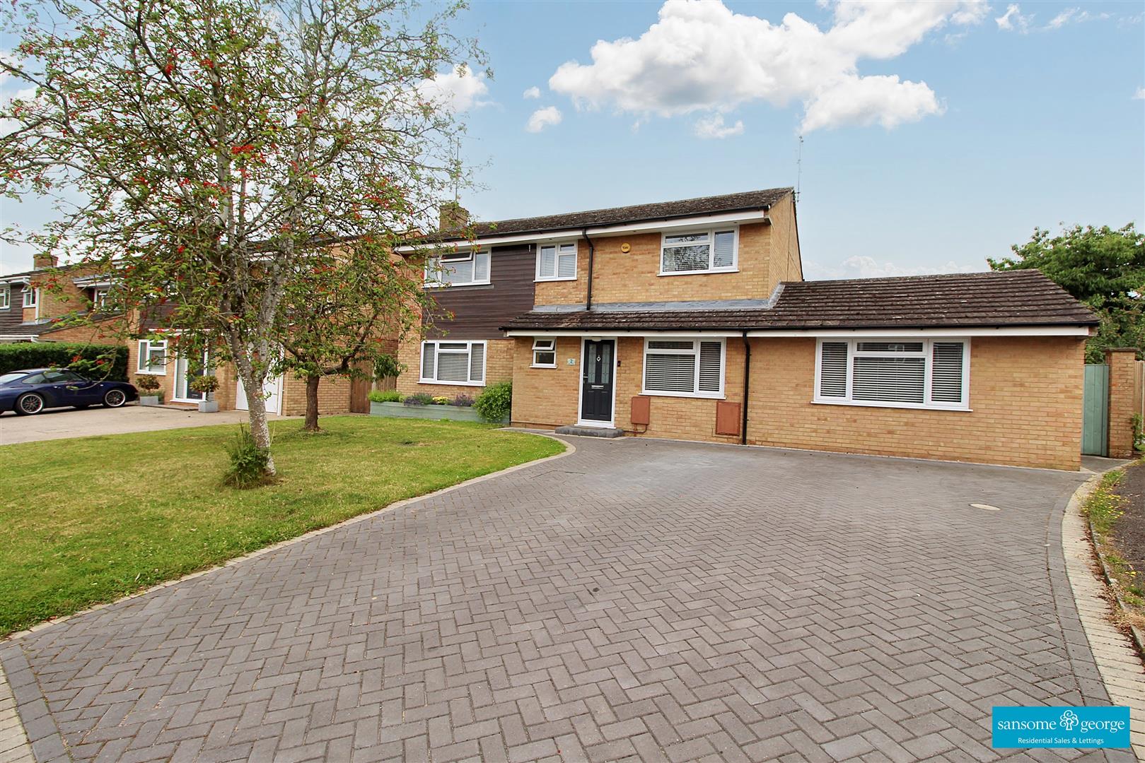 5 bed property in Farm Drive, Reading